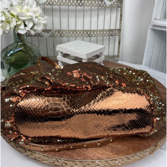 Chi by Falchi Sequins Shoulder bag.Spots on the inside, please see photos - Picture 3 of 10